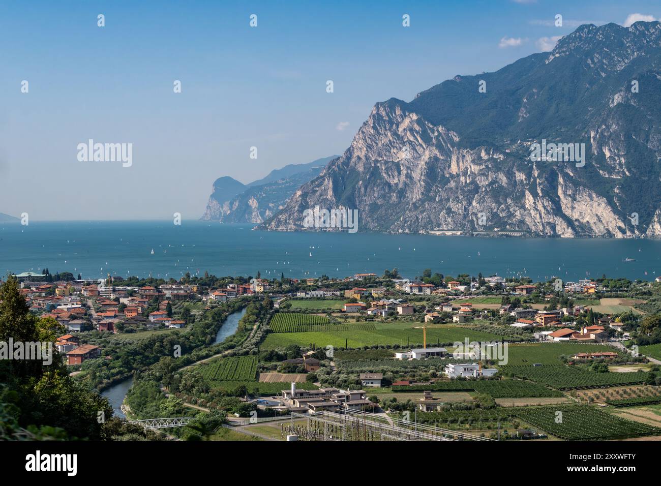 Landschaft des Gardasees von der Trentino-Seite Stockfoto