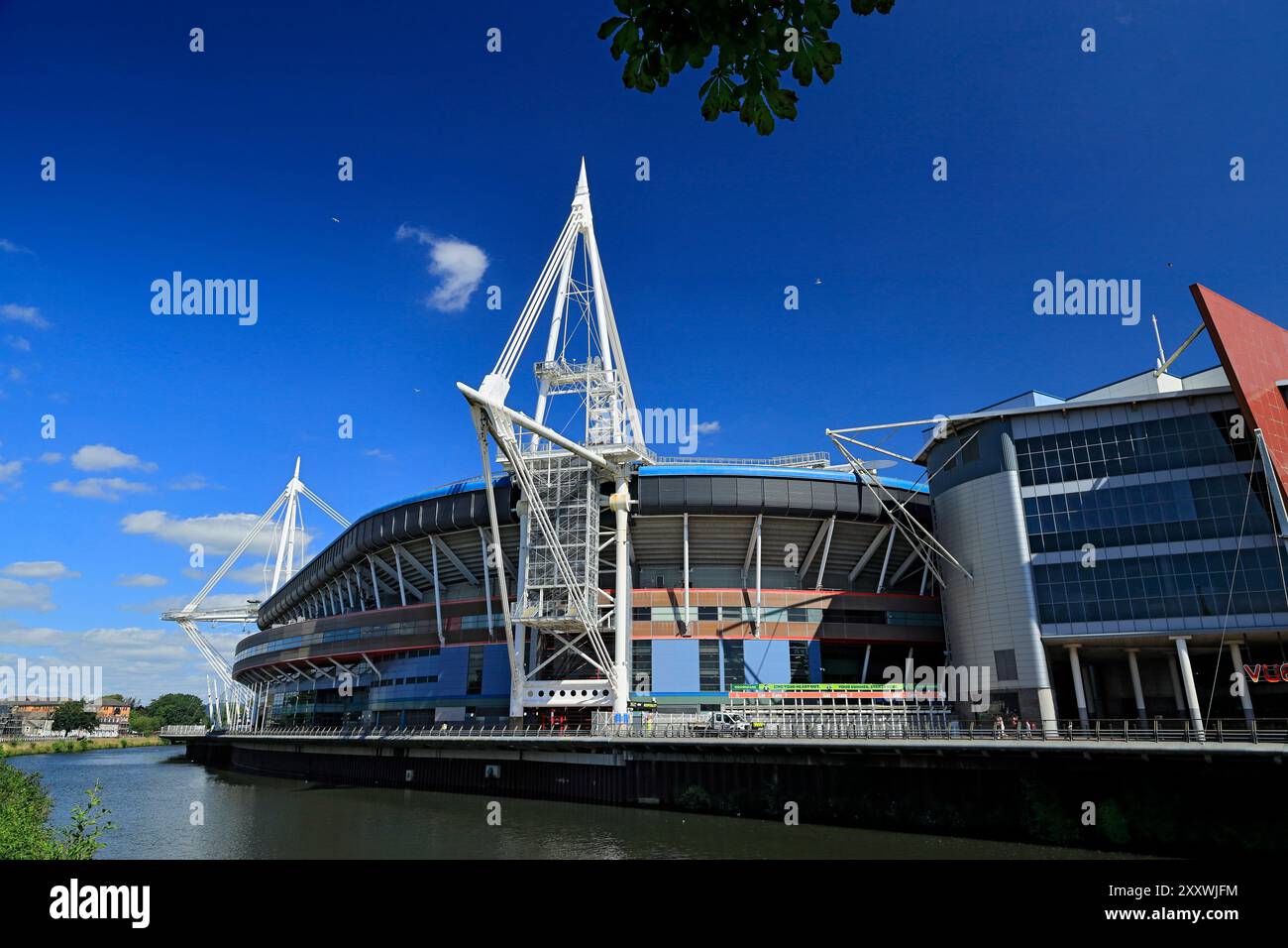 Millennium Stadium und Fluss Taff, Cardiff, Wales. Stockfoto