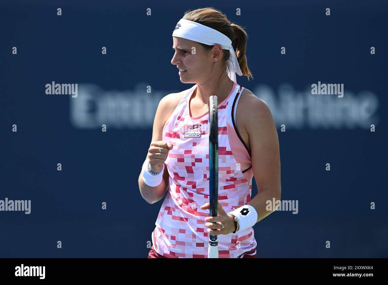 New York, USA. August 2024. Die belgische Tennisspielerin Greet Minnen tritt im USTA Billie Jean King National Tennis Center, New York, NY, am 26. August 2024 gegen die Polerin Magdalena Frech an. (Foto: Anthony Behar/SIPA USA) Credit: Belga News Agency/Alamy Live News Stockfoto