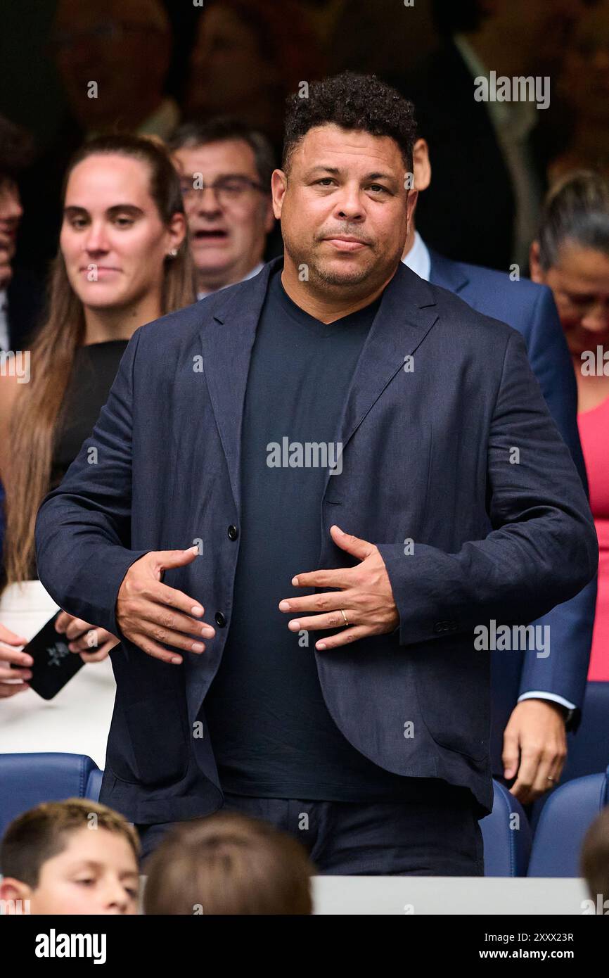 Madrid, Spanien. August 2024. MADRID, SPANIEN - 26. AUGUST: Ronaldo Luis Nazario da Lima Besitzer von Real Valladolid CF sieht sich vor dem LaLiga EA Sports Match zwischen Real Madrid und Real Valladolid im Santiago Bernabeu Stadion am 25. August 2024 in Madrid, Spanien. (Foto von Francisco Macia/Photo Players Images/Magara Press) Credit: Magara Press SL/Alamy Live News Stockfoto