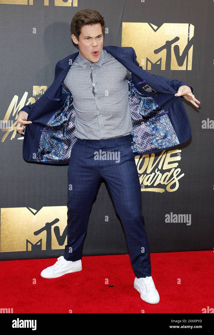 Adam DeVine bei den 2016 MTV Movie Awards im Warner-Bros.-Studios in Burbank, USA am 9. April 2016 statt. Stockfoto