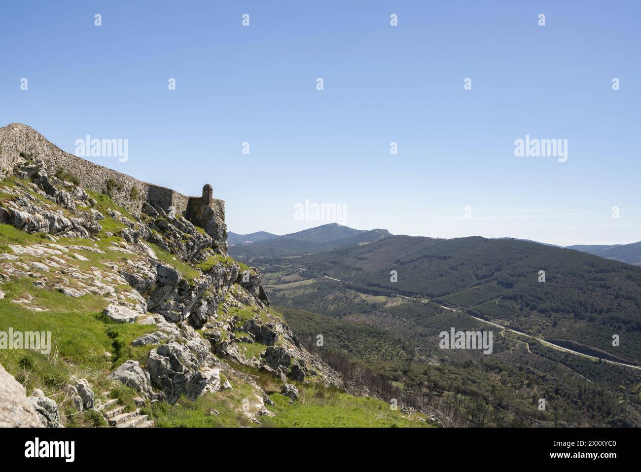 Landschaftsberge und Burgmauern von Marvao in Alentejo, Portugal, Europa Stockfoto