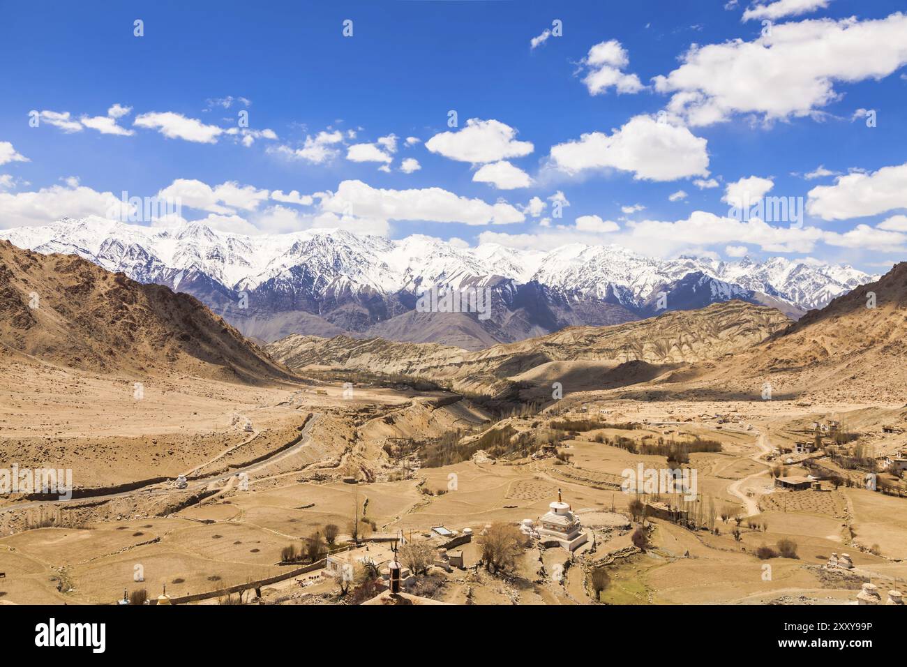 Luftaufnahme des Himalaya Dorf in Indien Stockfoto