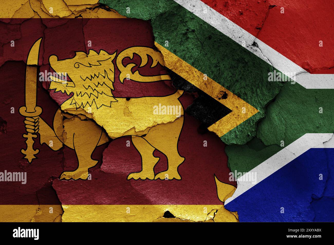 Flaggen von Sri Lanka und Südafrika auf gerissene Wand gemalt Stockfoto
