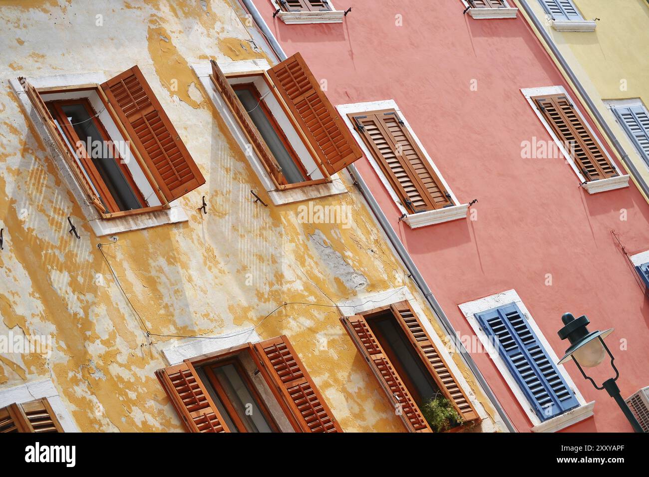 Alte Architektur der Stadt Rovinj, Kroatien. Istriens touristische Attraktion Stockfoto