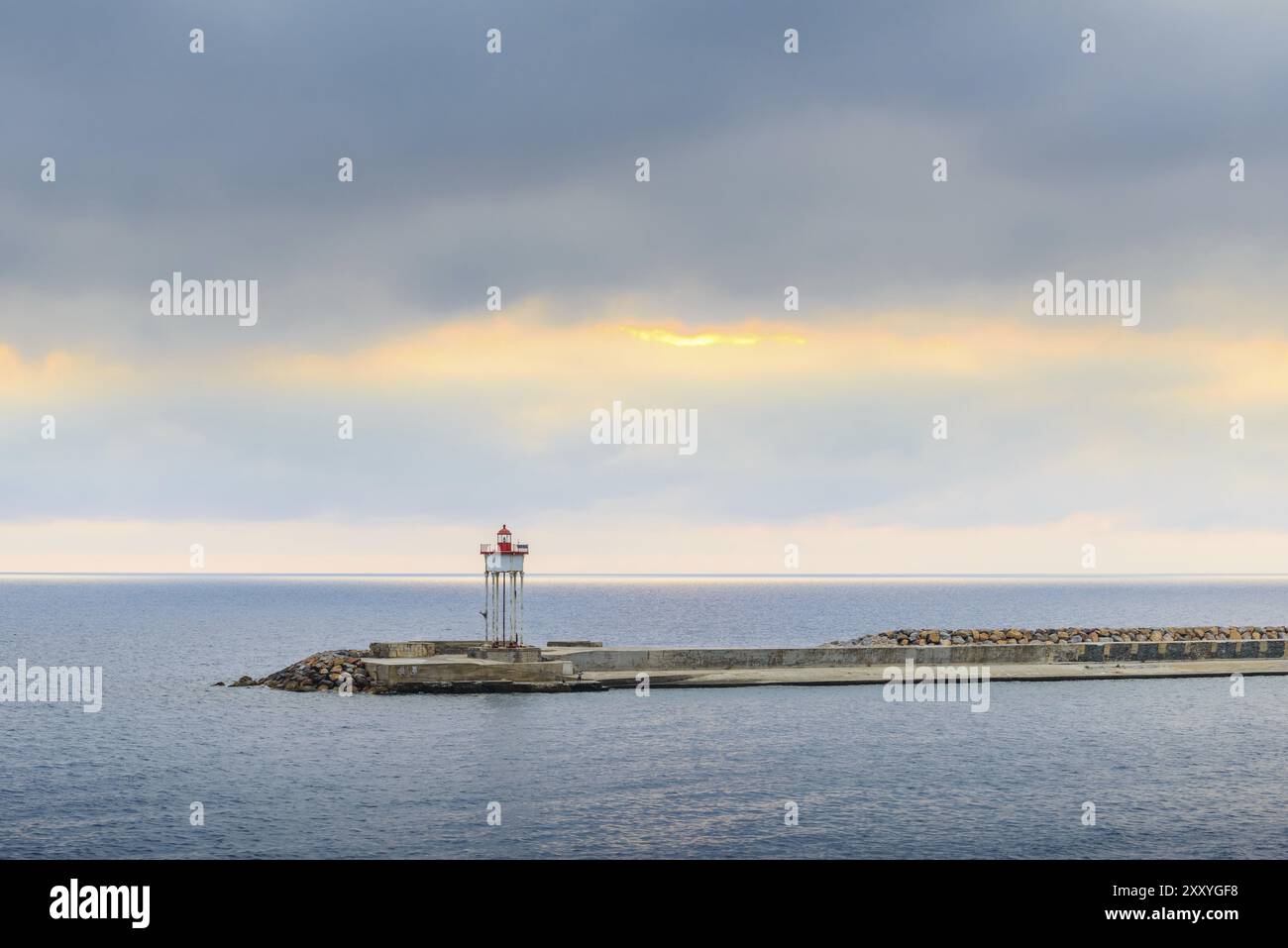 Leuchtturm der Stadt Port-Vendres am Morgen in Occitanie in Frankreich Stockfoto