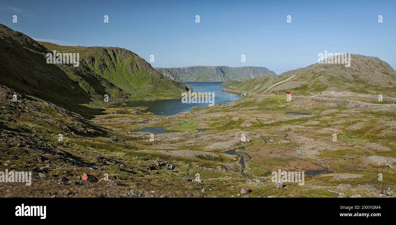 Blick auf einen kleinen Fjord in der Nähe von Honningsvag, Norwegen, Europa Stockfoto