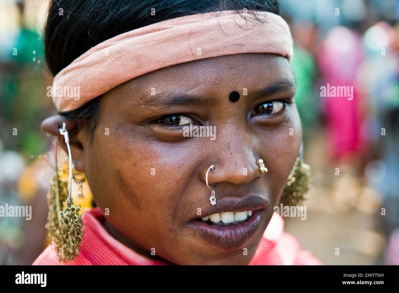 Porträt einer Stammesfrau aus Süd-Odischa, Indien. Stockfoto