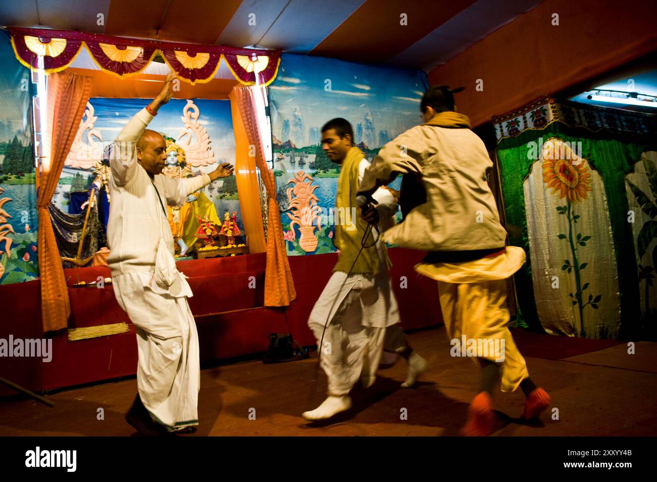 Eine traditionelle Kulturshow im Gangasagar Mela in Westbengalen, Indien. Stockfoto