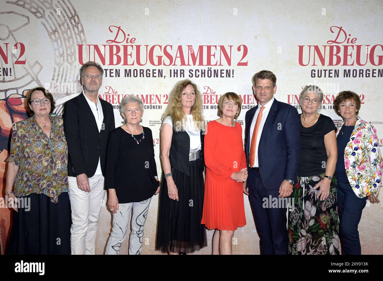 Katja Lange-Müller, Torsten Körner, Gabriele Stötzer, Christina Powileit, Elke Büdenbender, Leopold Hoesch, Ulrike Poppe und Katrin Sass bei der Premiere des Dokumentarfilms die Unbeugsamen 2 - Guten Morgen, ihr schön im Kino in der Kulturbrauerei. Berlin, 26.08.2024 *** Katja Lange Müller, Torsten Körner, Gabriele Stötzer, Christina Powileit, Elke Büdenbender, Leopold Hoesch, Ulrike Poppe und Katrin Sass bei der Premiere des Dokumentarfilms die Unbeugsamen 2 Guten Morgen, ihr schön im Kino in der Kulturbrauerei Berlin, 26 08 2024 Foto:XF.xKernx/xFuturexImagex unbeugsamen 4831 Stockfoto