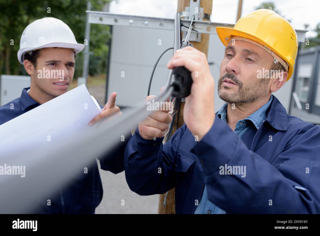 Team von Profressional Engineers im Freien Stockfoto