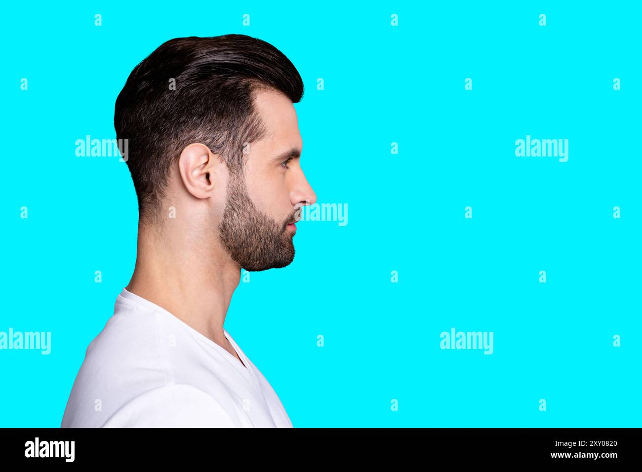 Nahaufnahme Seitenprofil Foto erstaunlich er sein wunderbarer Macho perfektes ideales Aussehen locker verlässlich Person sieht ruhig aus nicht sprechen sagen sagen sagen sagen sagen sagen sagen Stockfoto