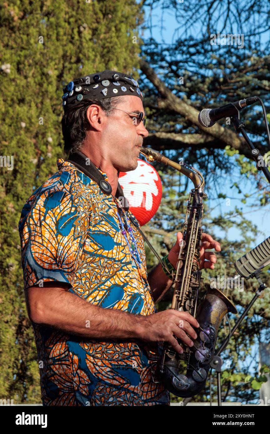 T.R.O im Konzert für das Festival der Einladungen, im Oppidum d'Enserune. Nissan-lez-Enserune, Occitanie, Frankreich Stockfoto