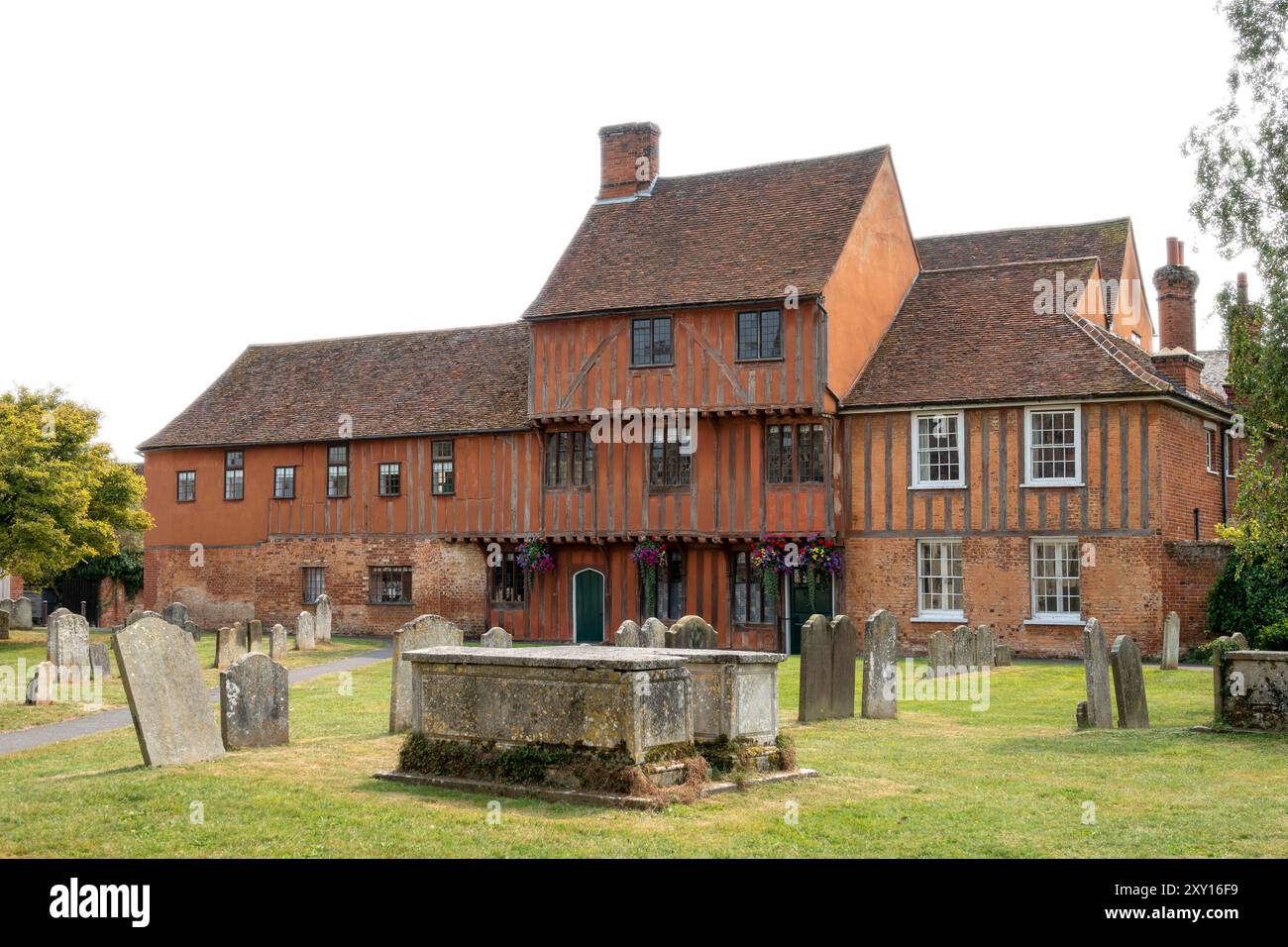 Das Markthaus, Hadleigh blickte über den Friedhof Stockfoto