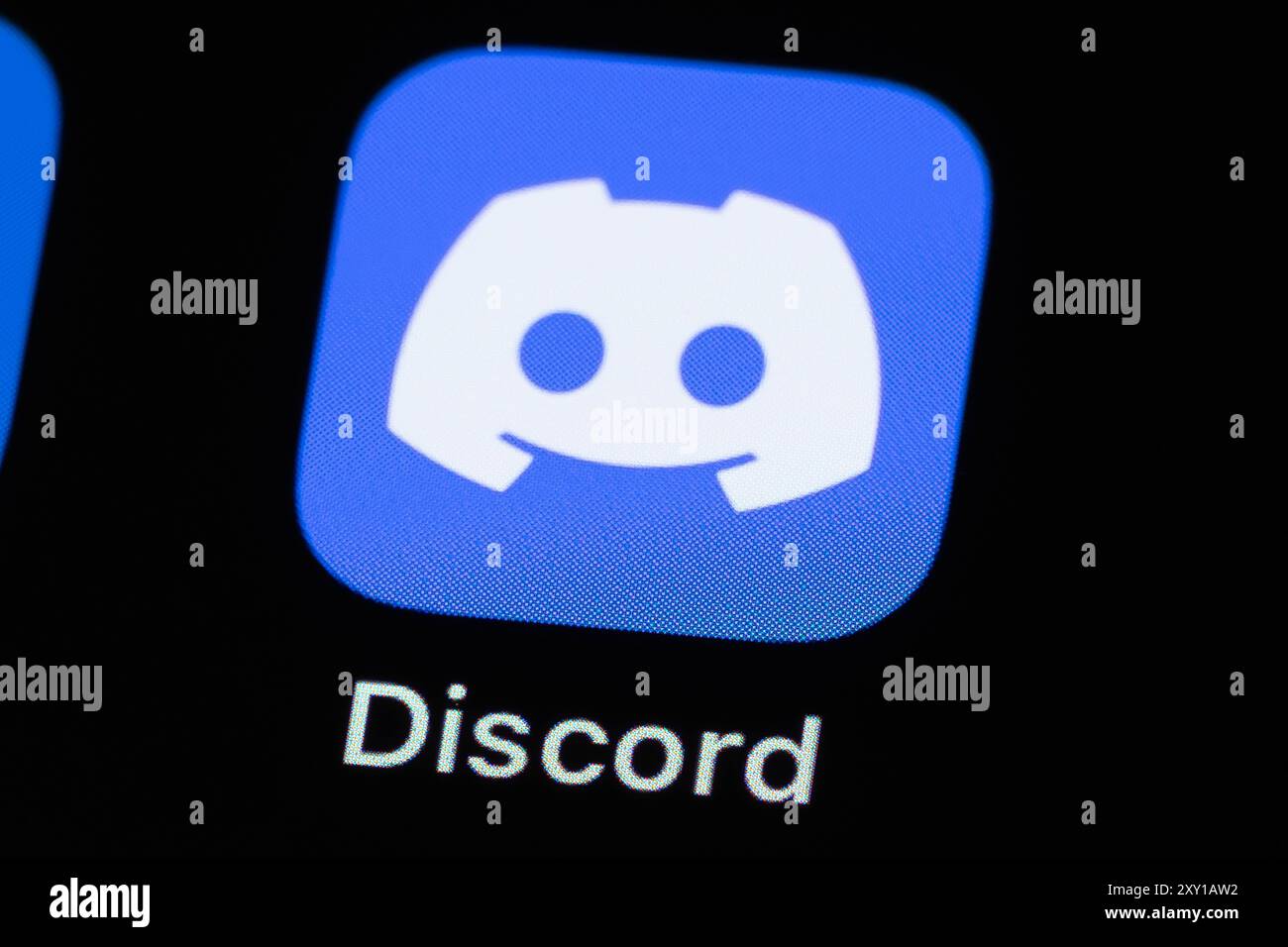 Das Logo der Application App Discord, der ein Onlinedienst für Instant Messaging, Chat, Sprachkonferenzen und Videokonferenzen bietet ist auf dem Display eines i-Phones zu sehen. Rottweil Baden-Württemberg Deutschland *** das Logo der Anwendungs-App Discord, die einen Online-Service für Instant Messaging, Chat, Sprach- und Videokonferenzen bietet, ist auf dem Display eines iPhone Rottweil Baden Württemberg zu sehen Stockfoto