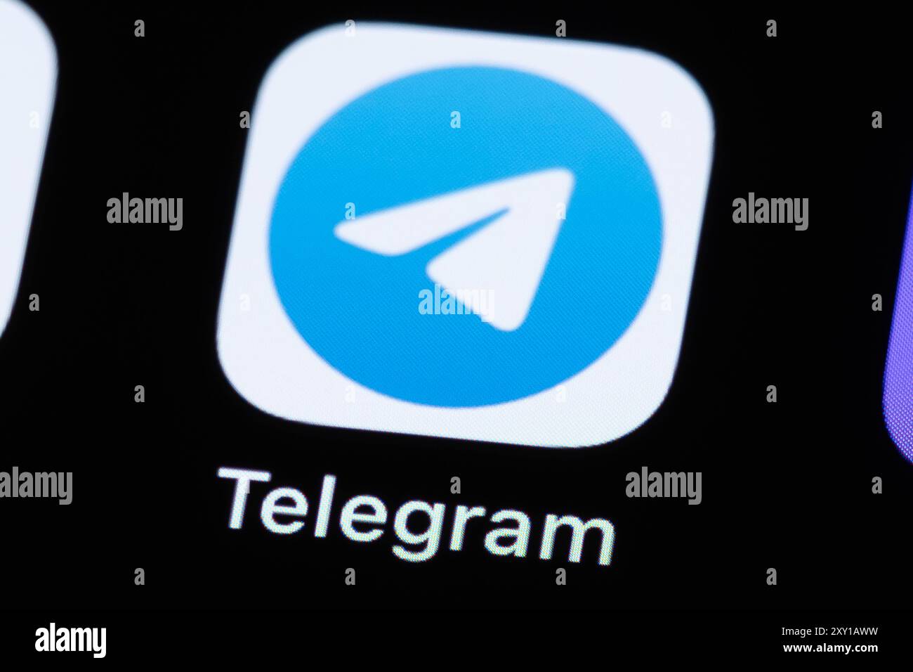 Das Logo der Application App Telegram ist auf dem Display eines i-Phones zu sehen. Rottweil Baden-Württemberg Deutschland *** das Logo der App Telegram ist auf dem Display eines iPhone Rottweil Baden Württemberg zu sehen Stockfoto
