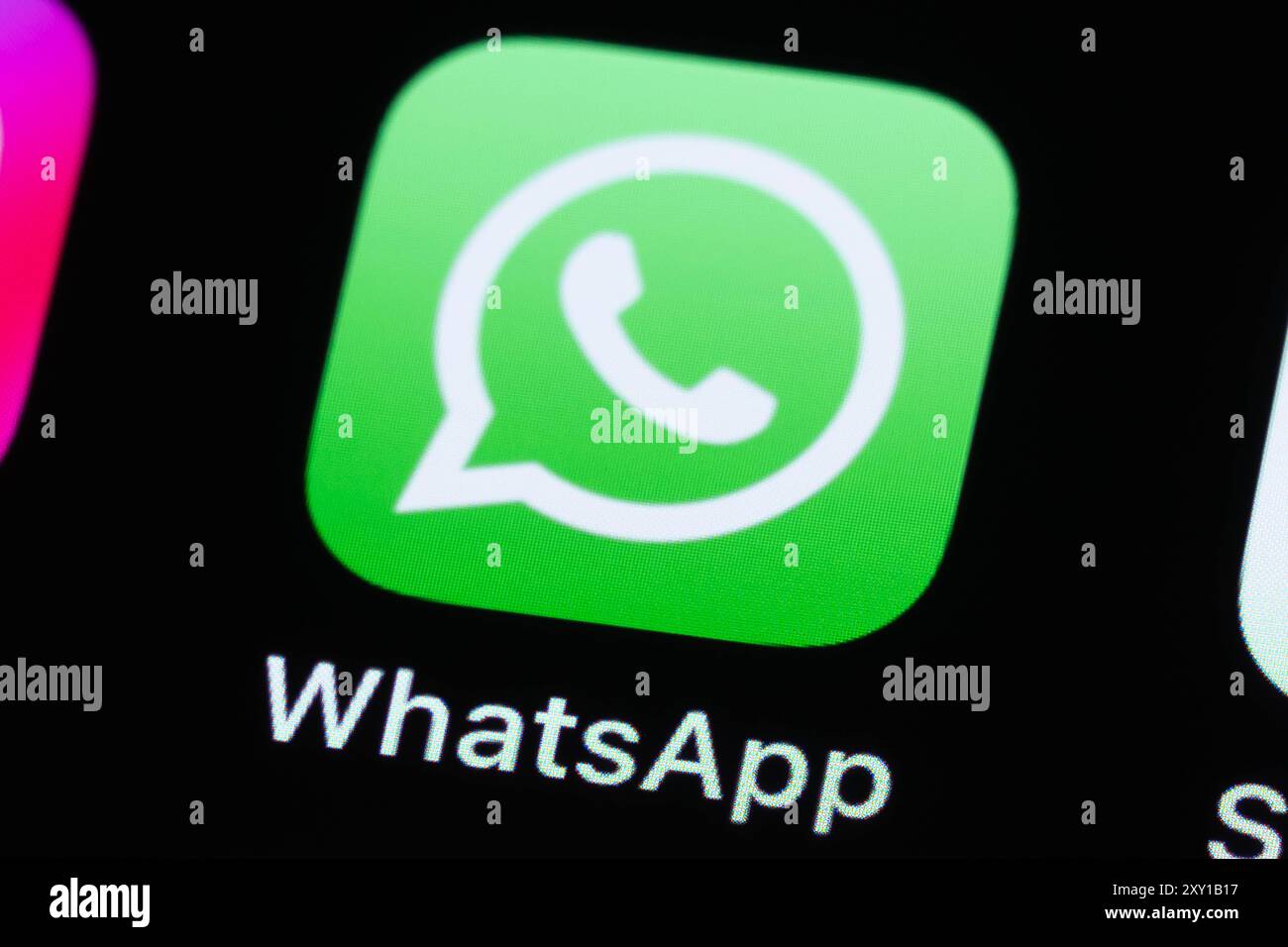 Das Logo der Application App WhatsApp ist auf dem Display eines i-Phones zu sehen. Rottweil Baden-Württemberg Deutschland *** das Logo der WhatsApp App ist auf dem Display eines iPhone Rottweil Baden Württemberg zu sehen Stockfoto