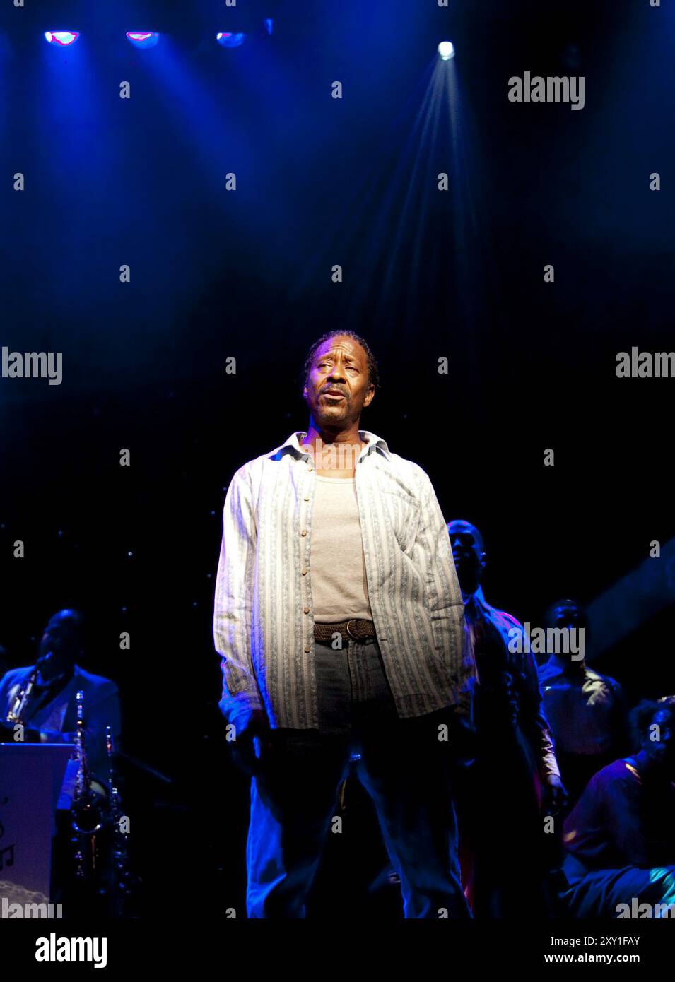 FÜNF JUNGS NAMENS MOE Buch: Clarke Peters Musik: Louis Jordan Design: Jon Bausor Beleuchtung: Philip Gladwell Choreografie: Paul J Medford Regisseur: Paulette Randall Clarke Peters (Nomax) Theatre Royal, Stratford E15 07/09/2010 Stockfoto