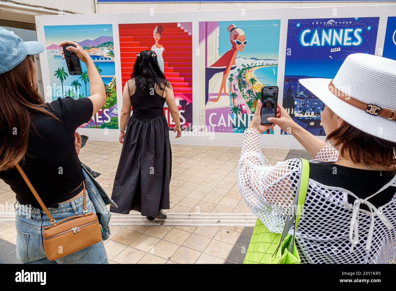 Cannes Frankreich, Center Centre Croisette, Palais des Festivals et des Congres, Cannes Film Festival Palace, Convention Center, Walk of Fame, Riesenposten Stockfoto