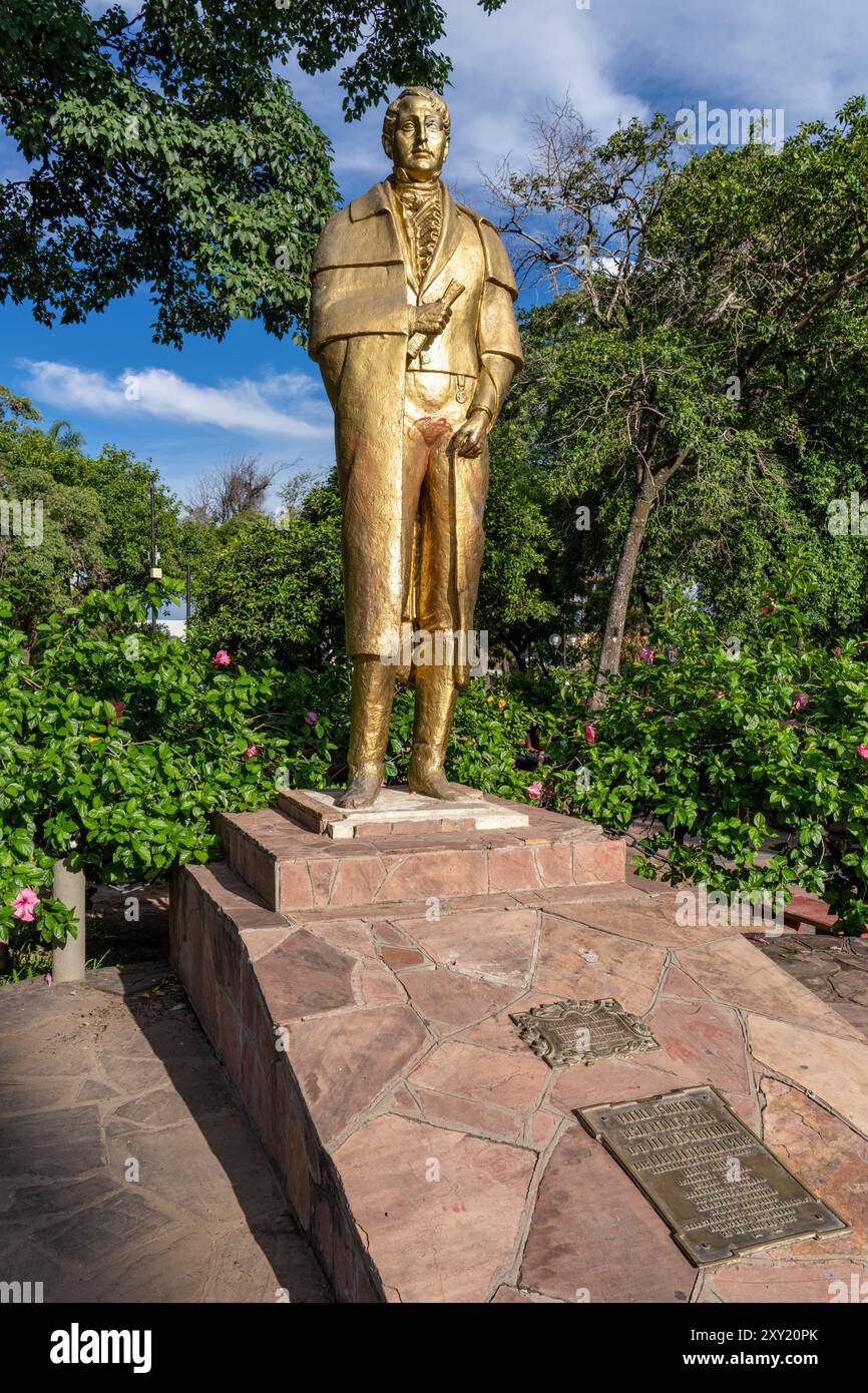 Statue von General Manuel Belgrano, einem Helden der argentinischen Unabhängigkeit, auf der plaza San Pedro de Jujuy, Argentinien. Stockfoto