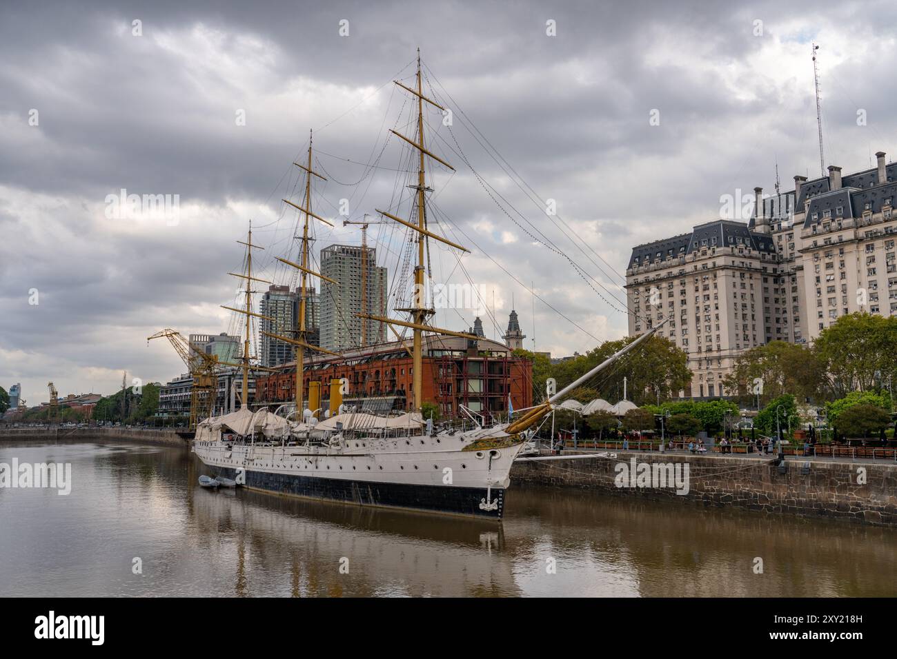 Die ARA Presidente Sarmiento, ein Museumsschiff in Puerto Madero in Buenos Aires, Argentinien. Stockfoto