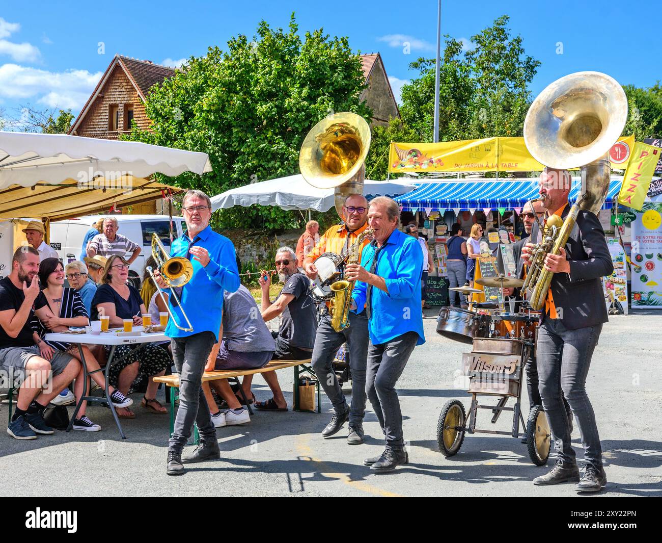 'Wilson 5' trad Jazz Band tritt bei Village Event auf - Neuvy-Saint-Sépulchre, Indre-(36), Frankreich. Stockfoto
