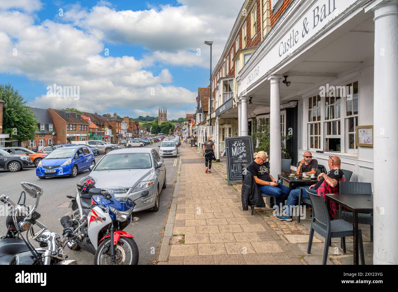 The Castle and Ball Pub an der High Street, Marlborough, Wiltshire, England, Großbritannien Stockfoto