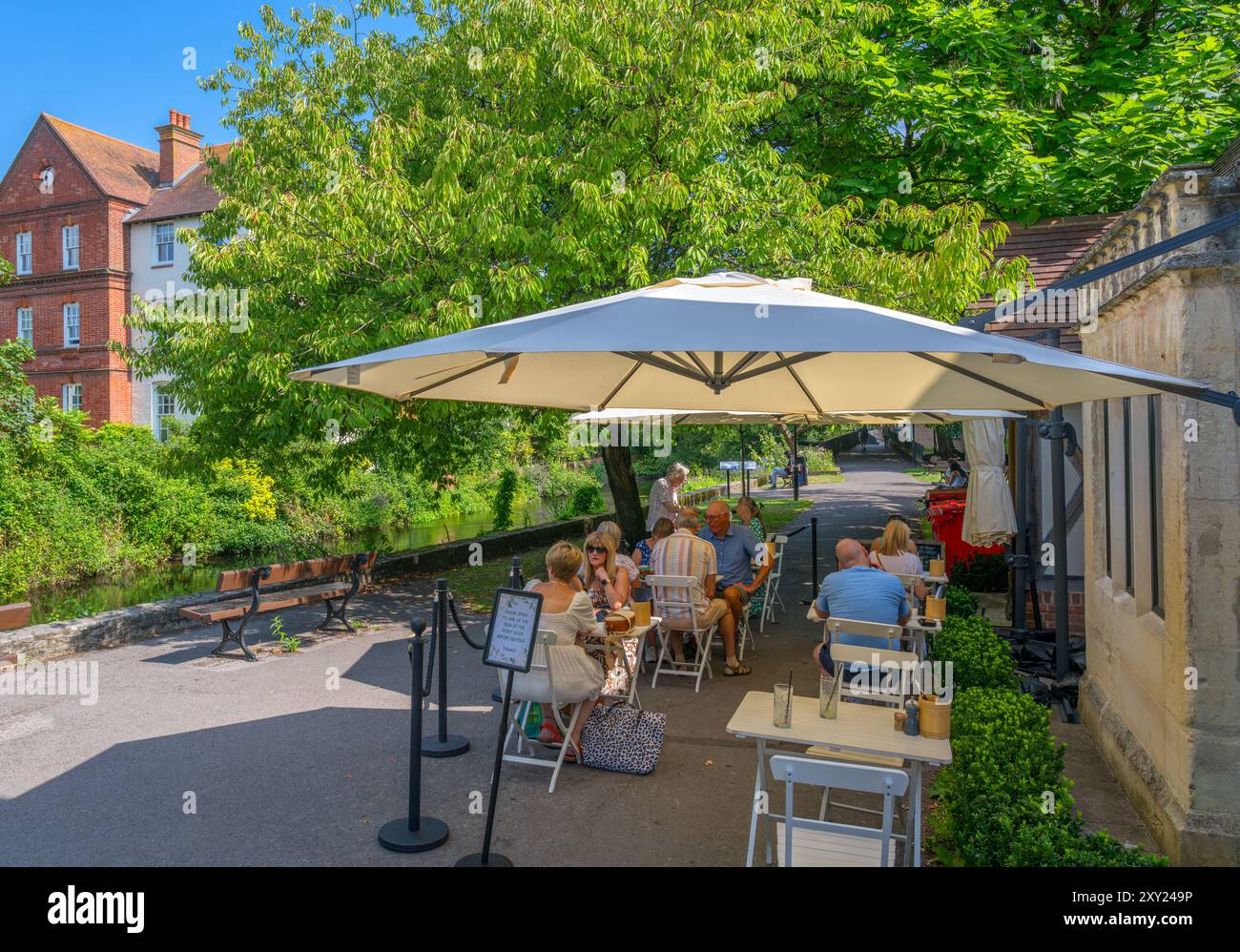 Die Salisbury Orangerie am Ufer des Flusses Avon, Salisbury, Wiltshire, England, Großbritannien Stockfoto