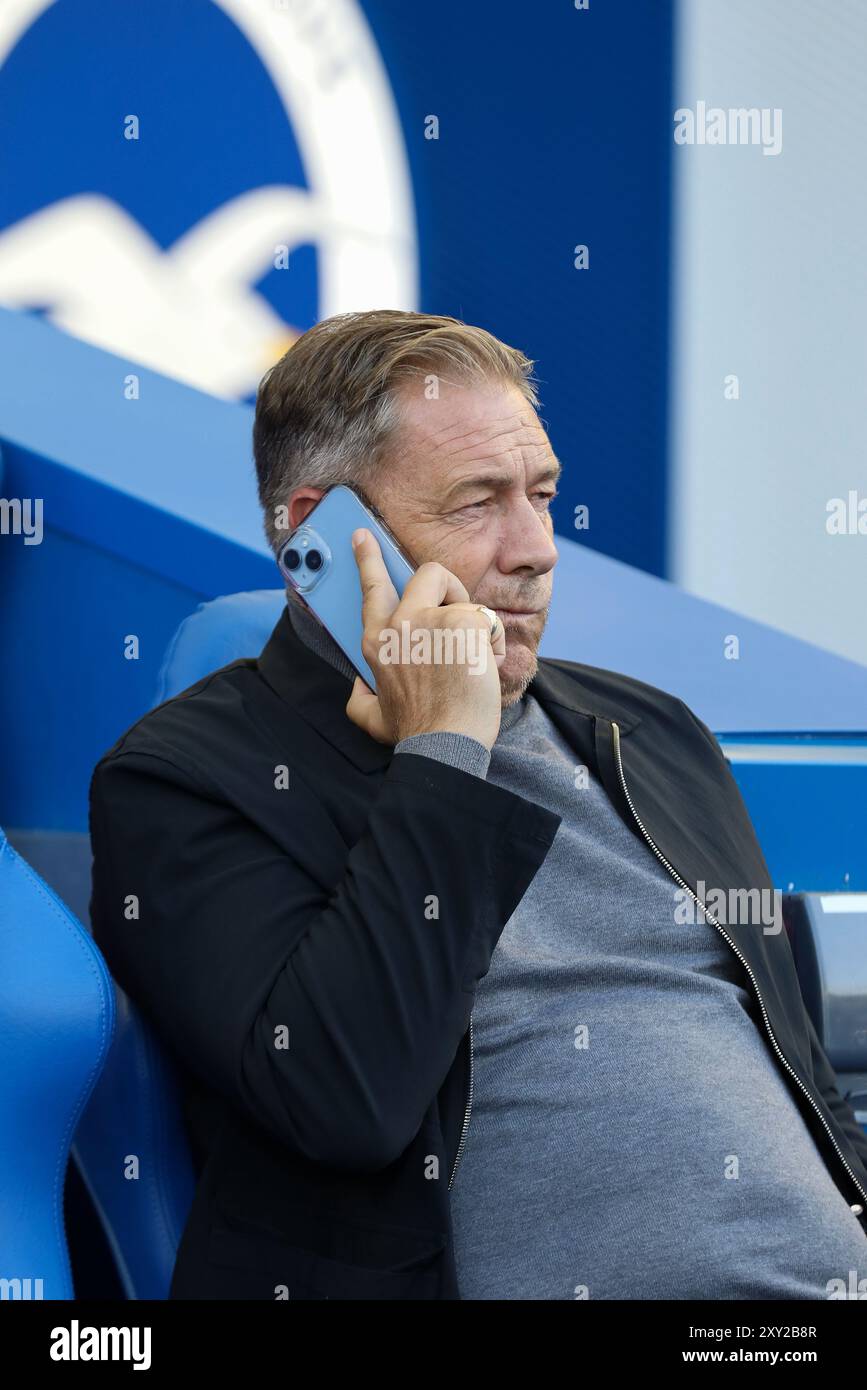 Scott Lindsey, Trainer des Crawley Town FC vor Brighton & Hove Albion FC gegen Crawley Town FC Carabao Cup am 27. August 2024 im American Express Stadium, Brighton & Hove, England, Großbritannien Credit: Every Second Media/Alamy Live News Stockfoto