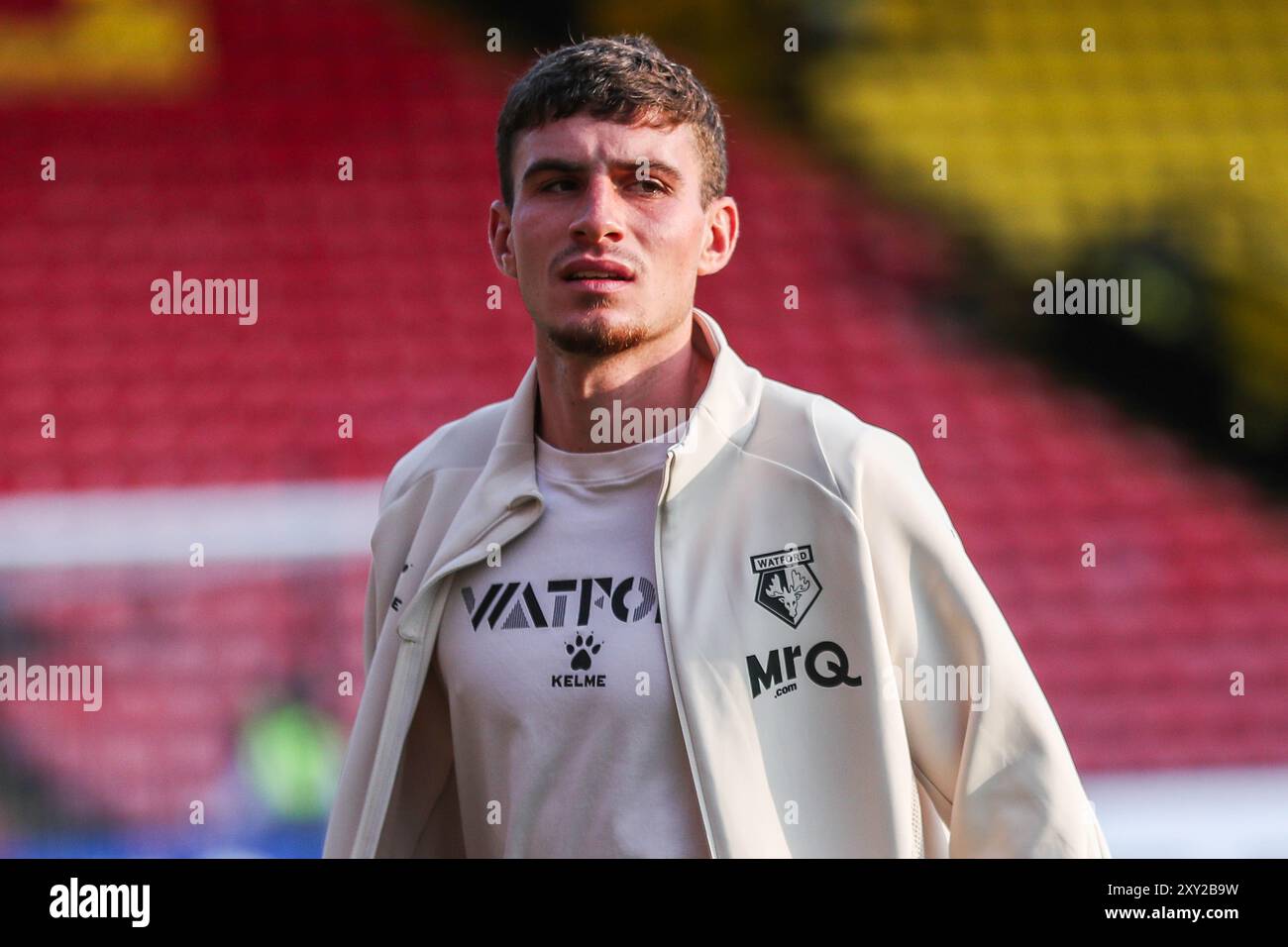 James Morris aus Watford kommt im Vicarage Road Stadium vor dem Carabao Cup Match Watford gegen Plymouth Argyle in der Vicarage Road, Watford, Großbritannien, 27. August 2024 (Foto: Izzy Poles/News Images) Stockfoto