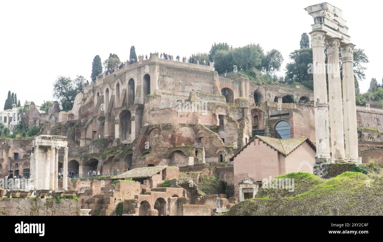 Echos des antiken Roms: Zeitlose Ruinen Stockfoto