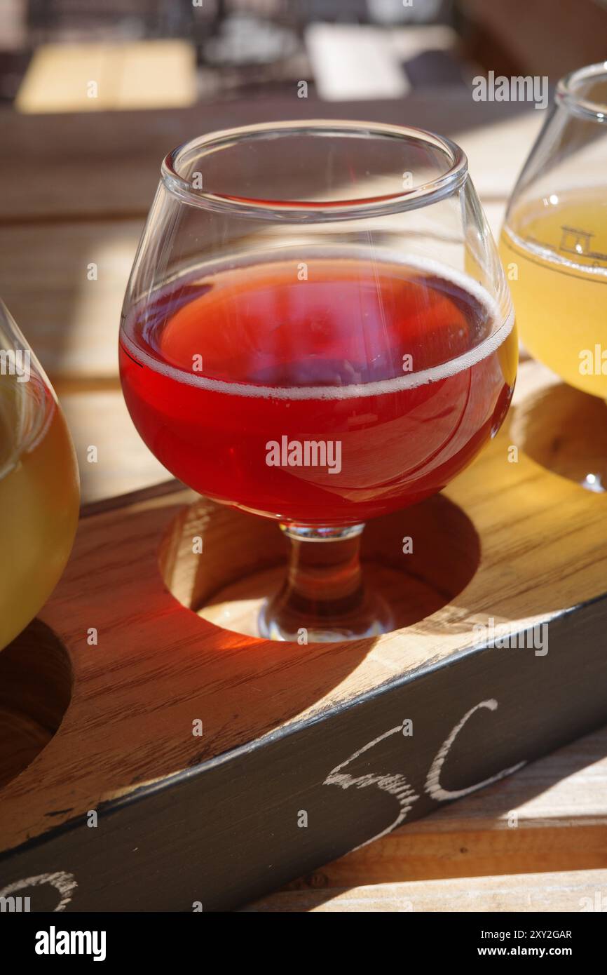 Ein Cidre-Flug bei Island Orchard Cider in Ellison Bay, Wi. Stockfoto