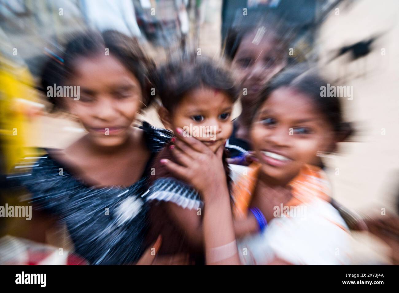 Lächelnde Kinder in Odisha, Indien. Stockfoto