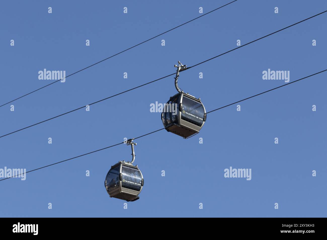 Sehenswürdigkeiten Gondeln der Seilbahn Teleferico de Gaia vor blauem Himmel, Vila Nova de Gaia, Porto Viertel, Portugal, Europa Stockfoto