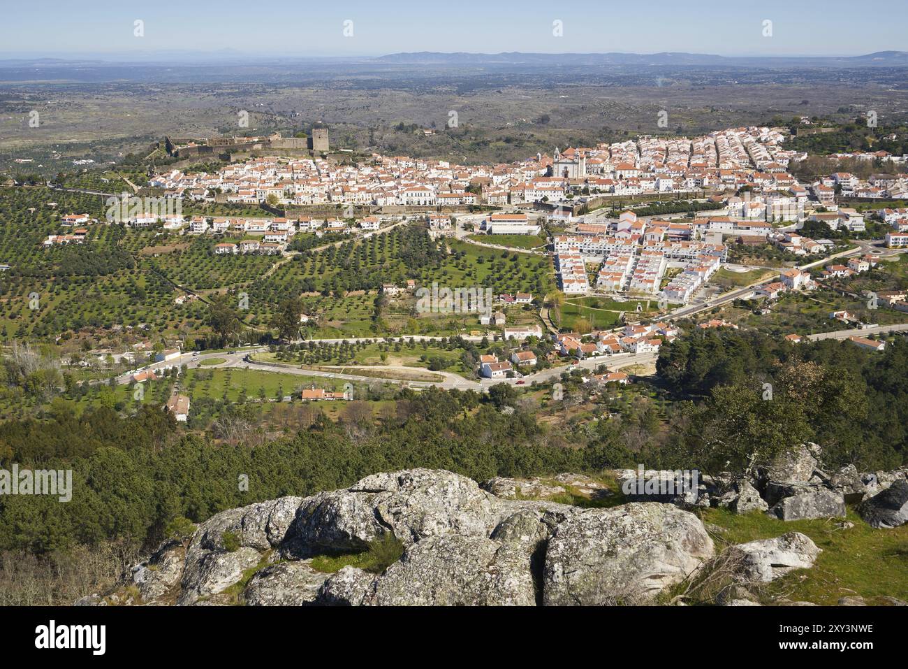 Castelo de Vide in Alentejo, Portugal von der Serra de Sao Mamede Stockfoto