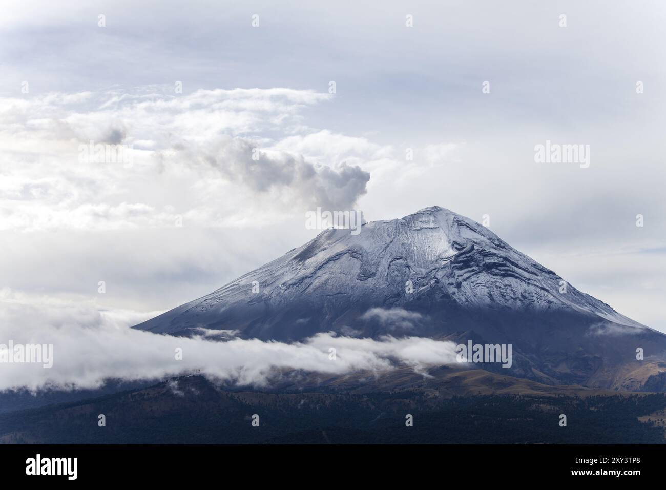 Vulkan Popocatepetl in Mexiko im Sommer Stockfoto