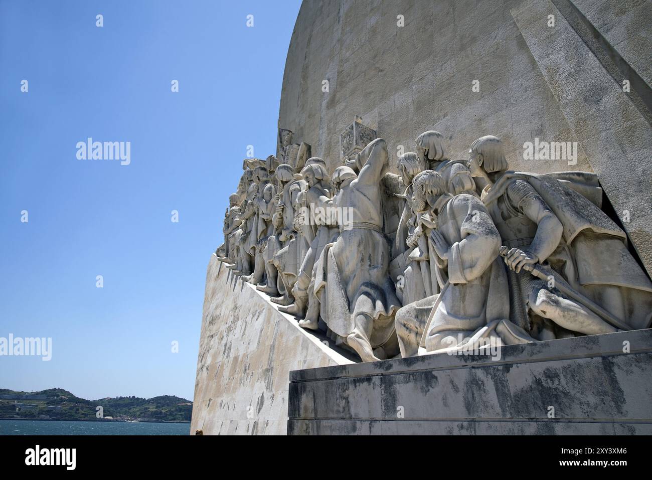Berühmtes Denkmal in Lissabon, Portugal, das das potuguesische Zeitalter der Entdeckungen im 15. Und 16. Jahrhundert feiert Stockfoto