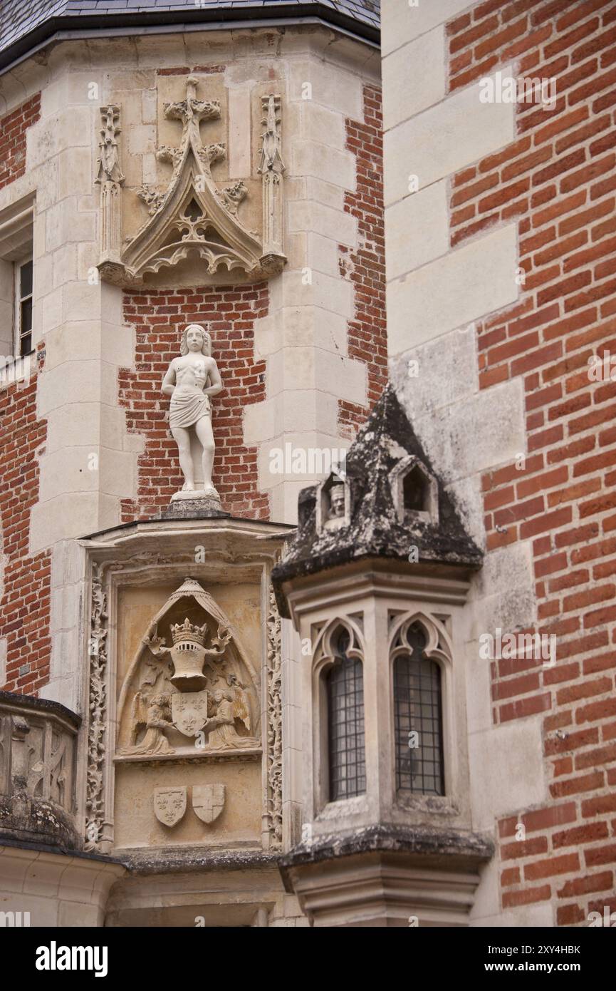 Statue an der Fassade des Clos Luce, berühmte Burg, wo Leonardo da Vinci lebte für die letzten Jahre seines Lebens Stockfoto