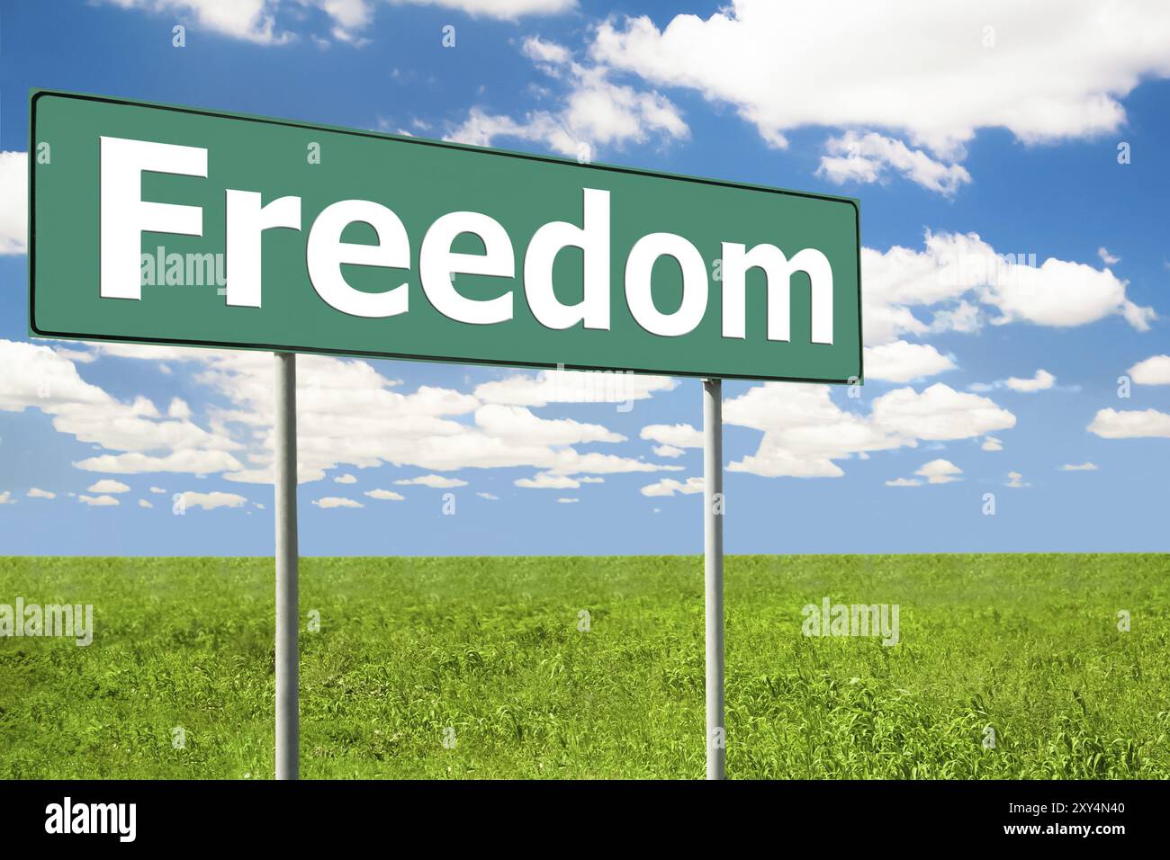 Straßenschild Freiheit. Blauer Himmel und Wolken Stockfoto