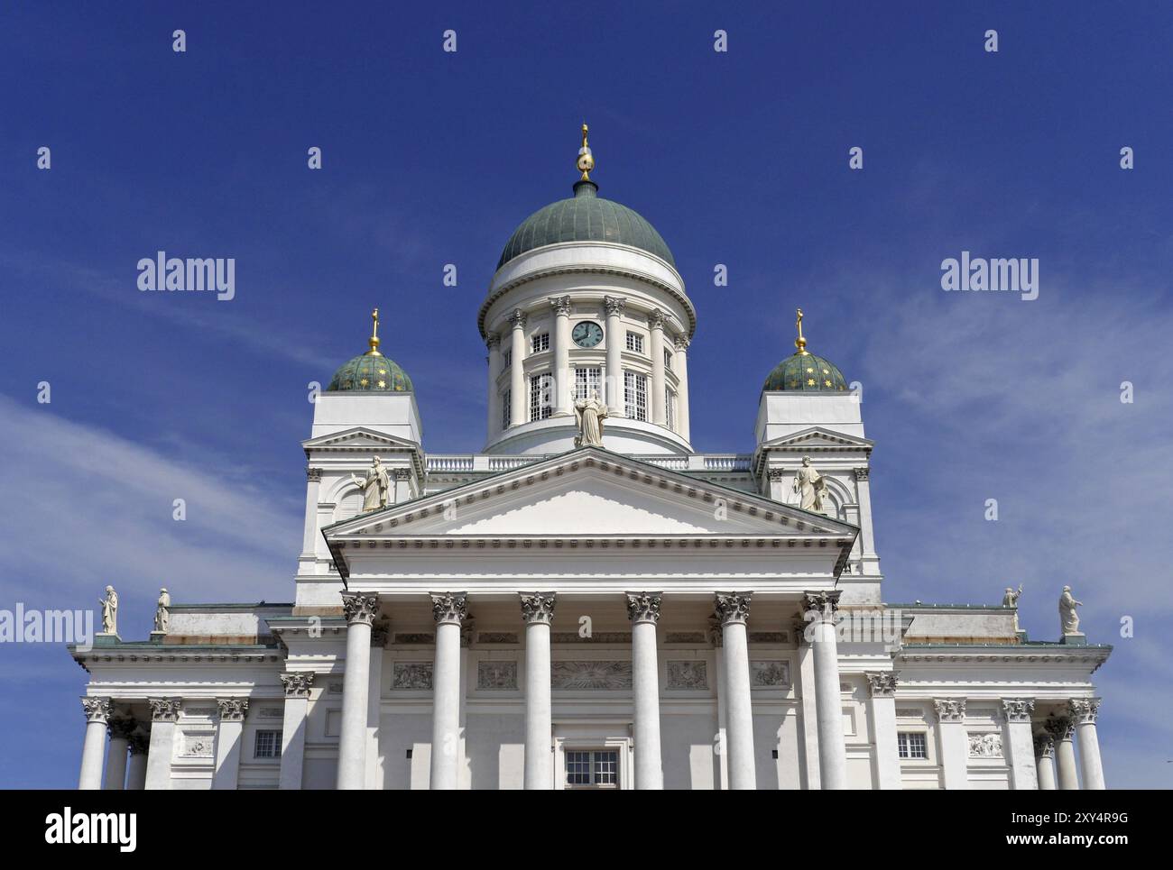 Wikipeda: Die Kathedrale ist Teil des neoklassizistischen Zentrums von Helsinki, erbaut zwischen 1820 und 1850. Carl Ludwig Engel entwarf die ersten Pläne Stockfoto
