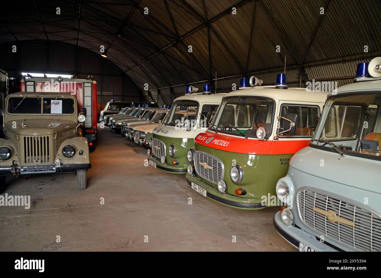 20.10.2012 Beuster Blaulichtmuseum Deutschland/Sachsen Anhalt/Altmark/Landkreis Stendal/Wische/Stadt Seehausen/Ortsteil Beuster/Blaulichtmuseum/Ausstellung & Sammlung von Fahrzeugen mit Blaulicht aus DDR Zeiten/ Ausstellungshalle mit Polizeifahrzeugen/ ***Nutzung nur redaktionell*** *** *** 20 10 2012 Beuster Blaulichtmuseum Deutschland Sachsen Anhalt Altmark Landkreis Stendal Wische Stadt Seehausen Landkreis Beuster Stockfoto