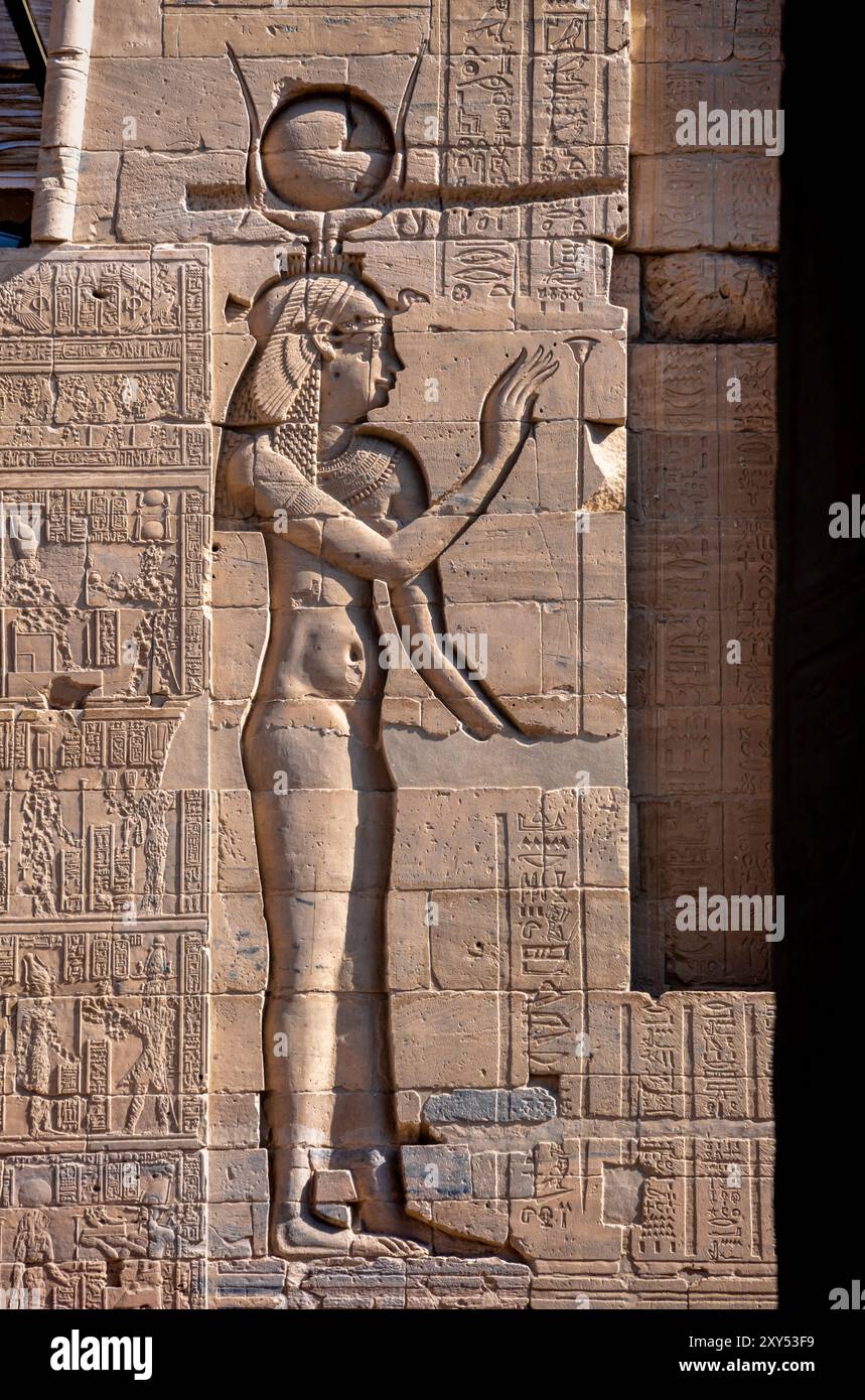 Tempelhieroglyphen in Philae, Agilkia Island, Assuan, Ägypten. Februar 2023 Stockfoto