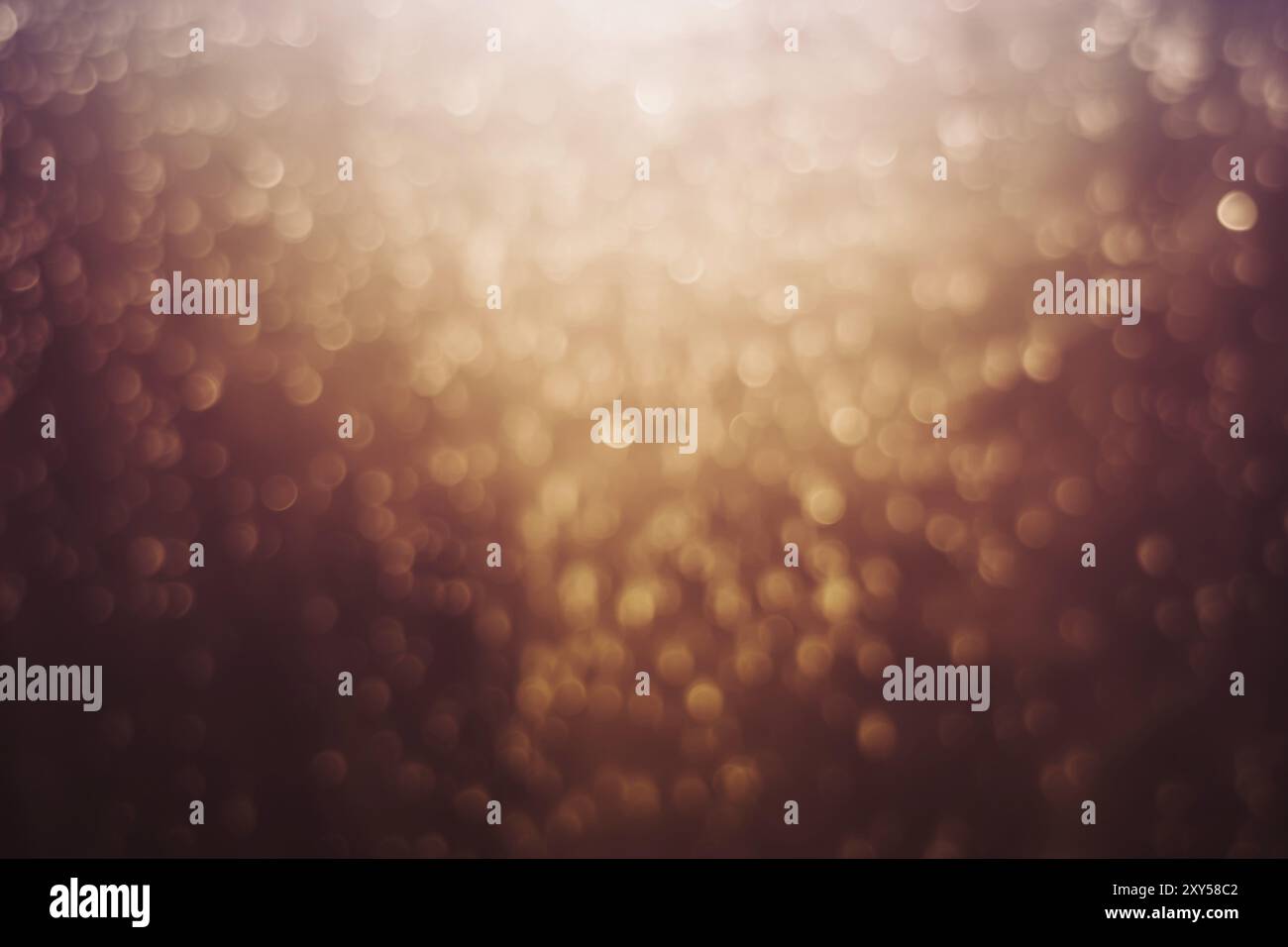 Abstrakte Unschärfe von unscharfen Lichtern mit Bokeh-Effekt im Hintergrund Stockfoto