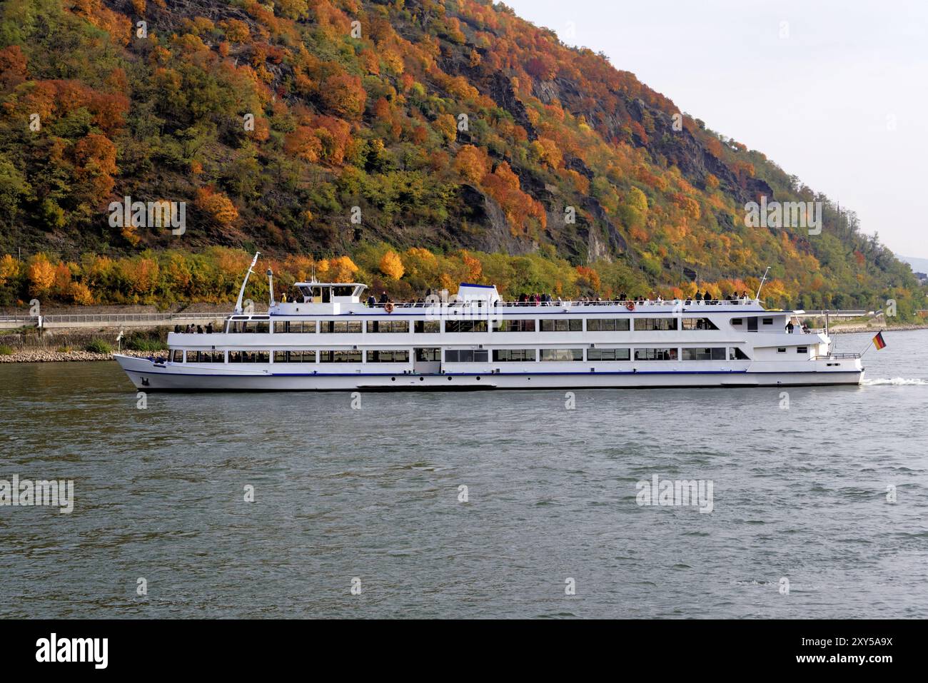 Passagierschiff auf dem Rhein Stockfoto