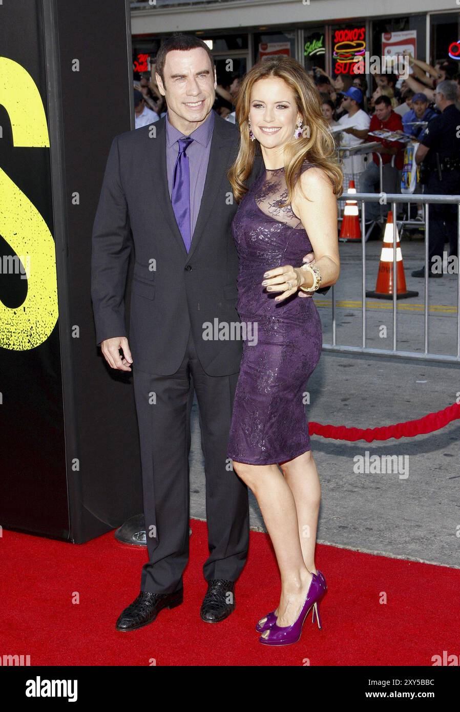 John Travolta und Kelly Preston bei der Premiere von „Savages“ in Los Angeles am 25. Juni 2012 im Mann Village Theatre in Westwood. Quelle: Lumeima Stockfoto