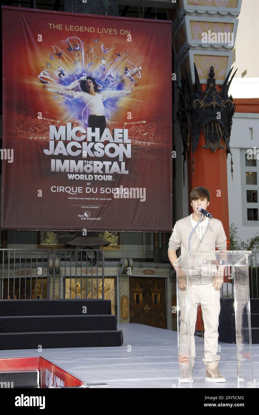 Justin Bieber bei der Michael Jackson Hand and Footprint Zeremonie am 26. Januar 2012 im Grauman's Chinese Theatre in Hollywood, USA Stockfoto