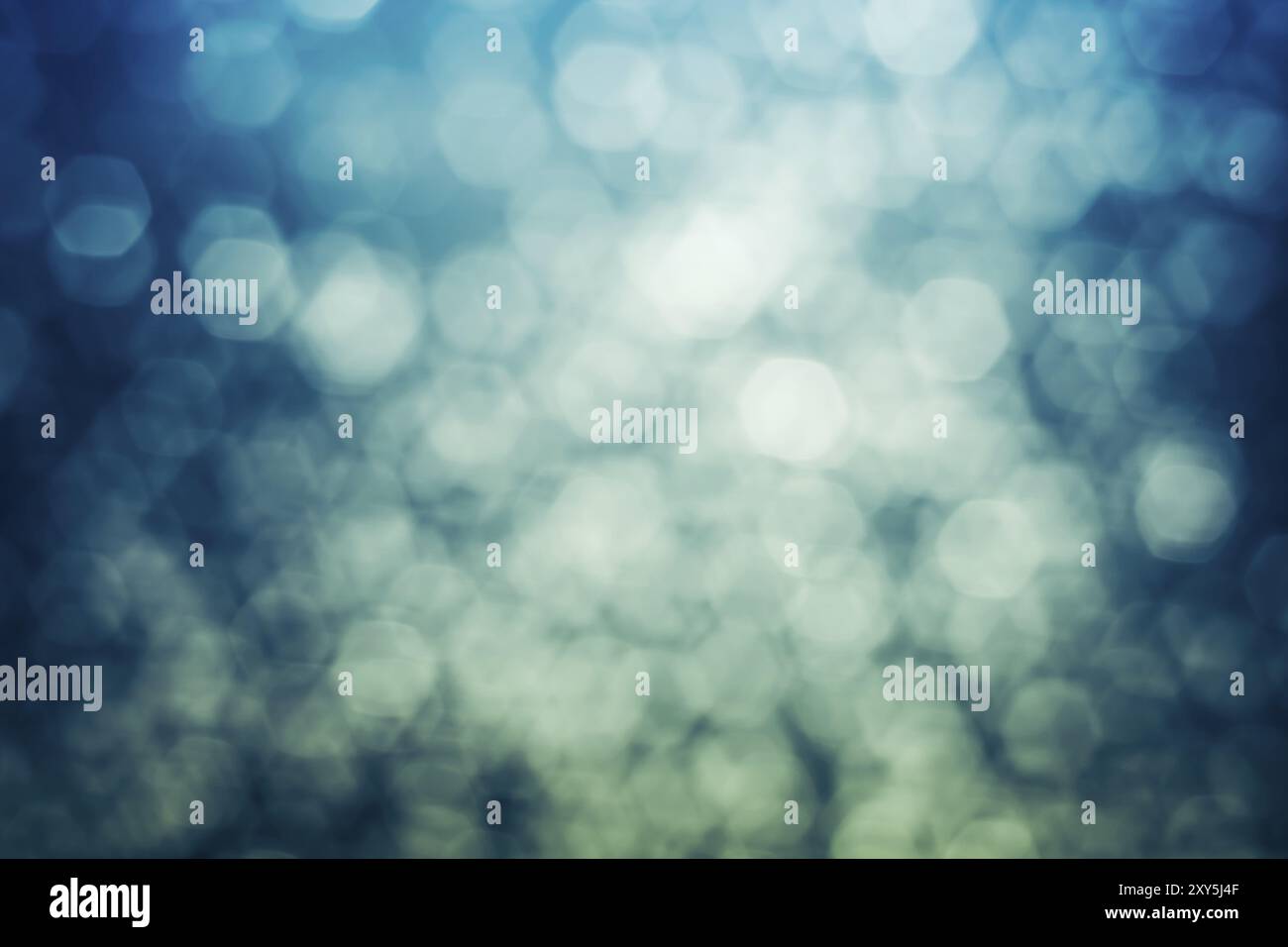 Abstrakte Unschärfe von unscharfen Lichtern mit Bokeh-Effekt im Hintergrund Stockfoto