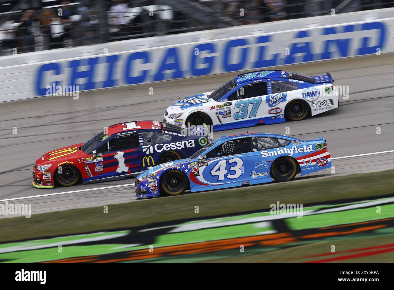 17. September 2017: Joliet, Illinois, USA: Jamie McMurray (1), Aric Almirola (43) und Chris Buescher (37) kämpfen um die Position während der Tales of the Stockfoto