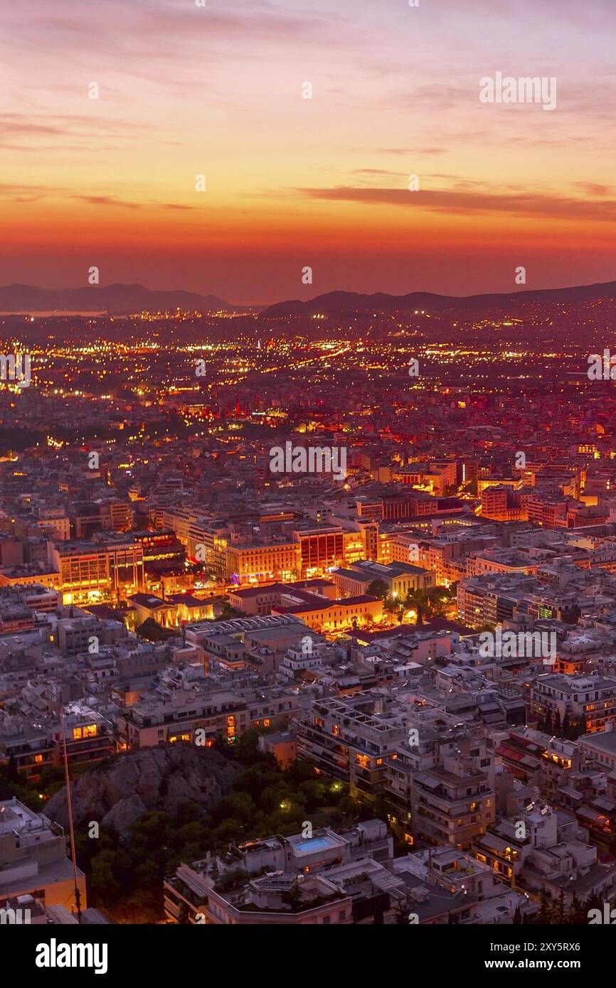 Sonnenuntergang Athen Luftbild Skyline, Griechenland mit bunten Himmel Stockfoto