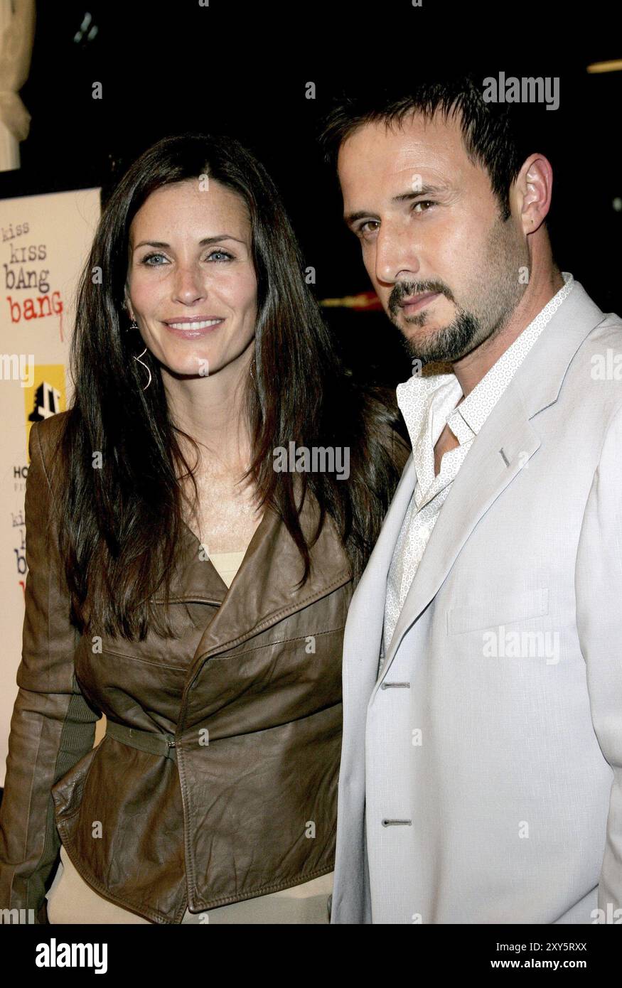 HOLLYWOOD, KALIFORNIEN, 18. OKTOBER 2005: Courteney Cox und David Arquette bei der Premiere von Kiss Kiss, Bang Bang bei The Grauman's Chinese Stockfoto